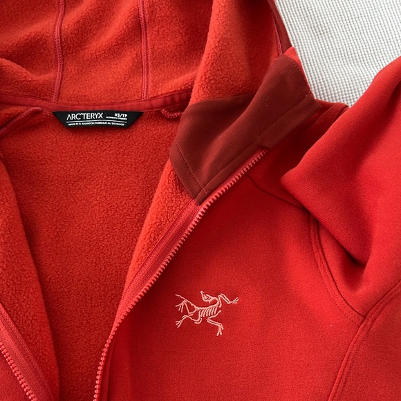 Arc'Teryx Women's Zippered Hooded Fleece Jacket in XS. - Picture 4 of 13
